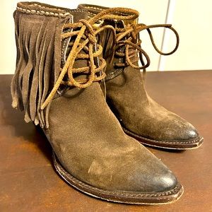 Frye Sacha Fringe Chukka Lace up Ankle Boot Sz 7.5